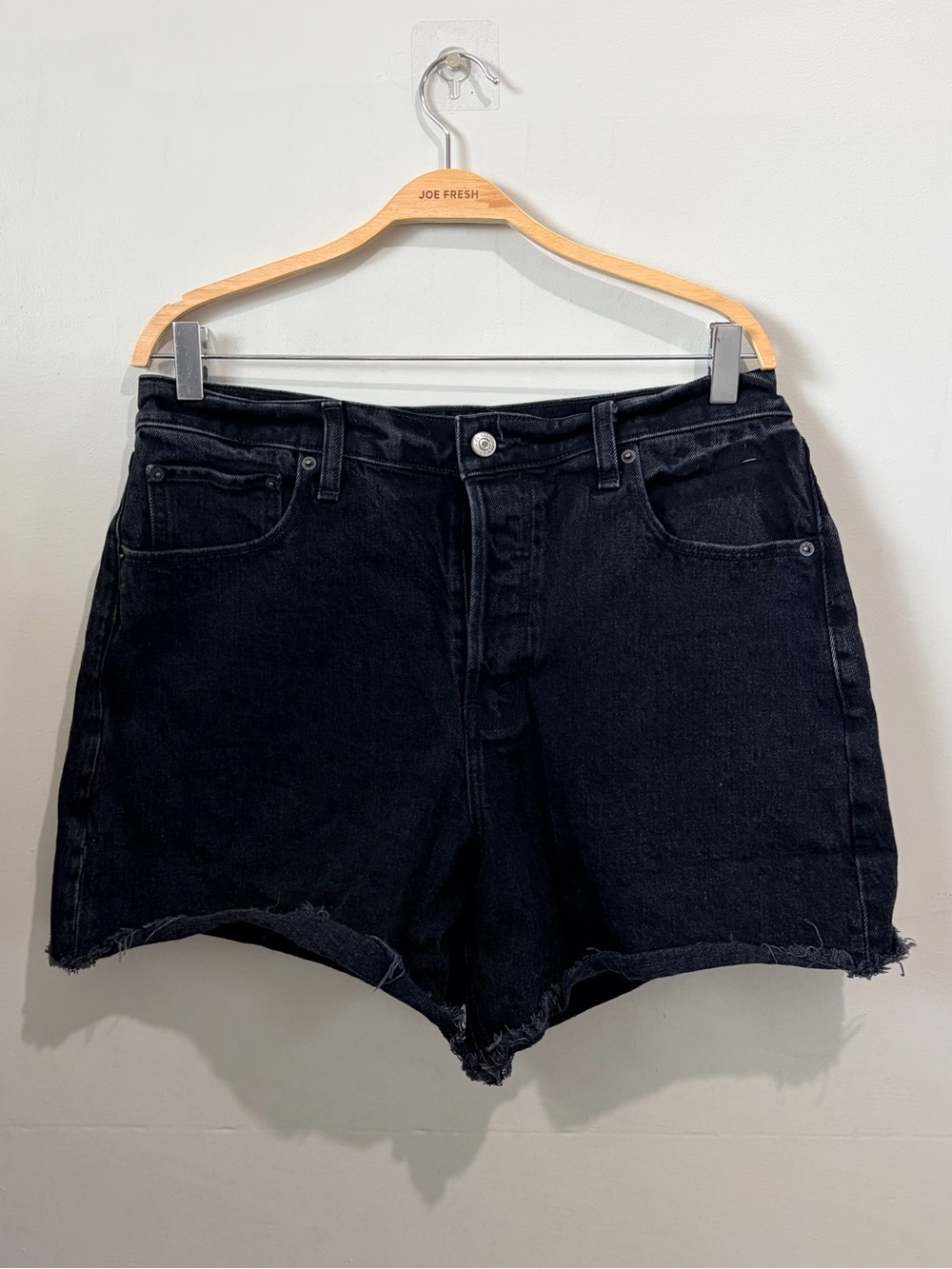 Abercrombie & Fitch Black The Dad Short High Rise Frayed Size 31 / 12